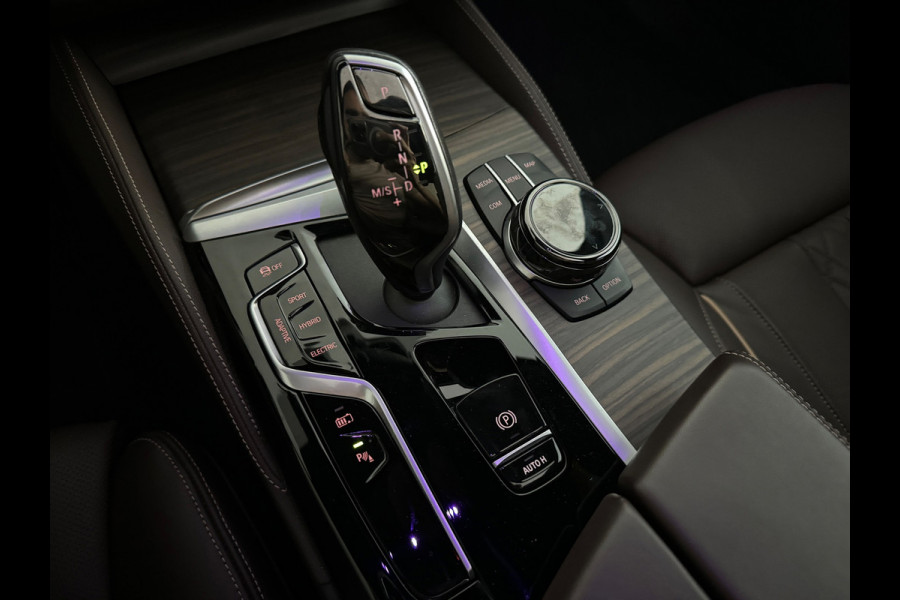 BMW 5 Serie 545e xDrive Pano|HuD|Drive Assist|Stoelventilatie|Sfeer