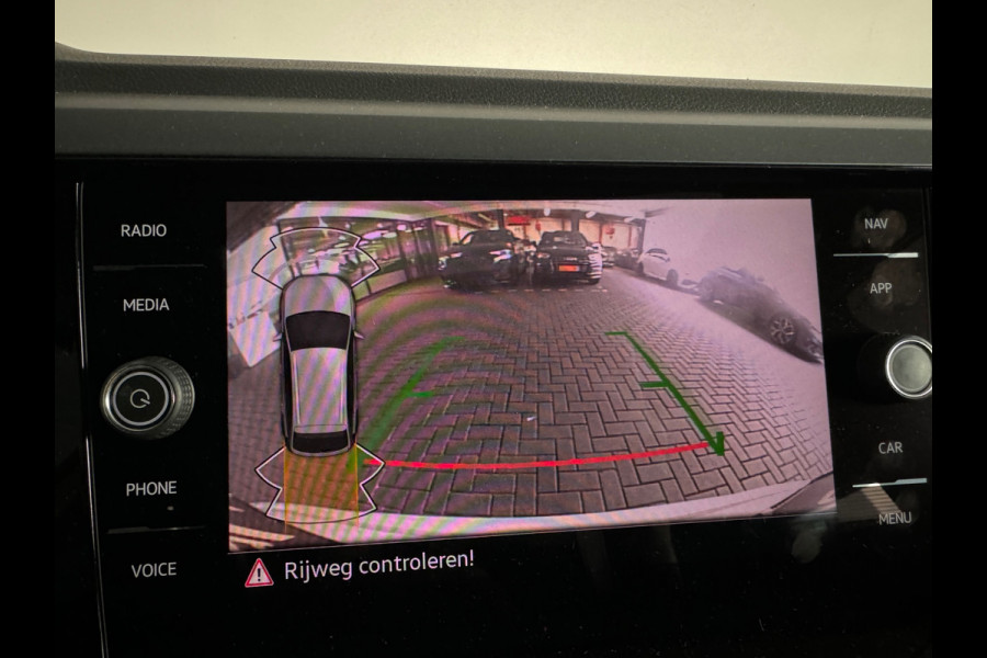Volkswagen Taigo 1.0 TSI R-Line Pano|Lane Assist|Camera|Stoelverwarming|Carplay|