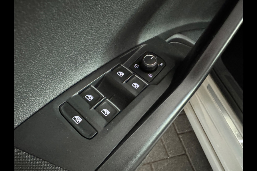 Volkswagen Taigo 1.0 TSI R-Line Pano|Lane Assist|Camera|Stoelverwarming|Carplay|