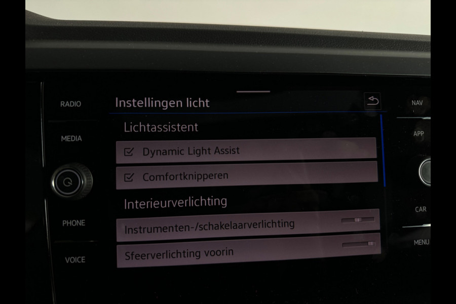 Volkswagen Taigo 1.0 TSI R-Line Pano|Lane Assist|Camera|Stoelverwarming|Carplay|