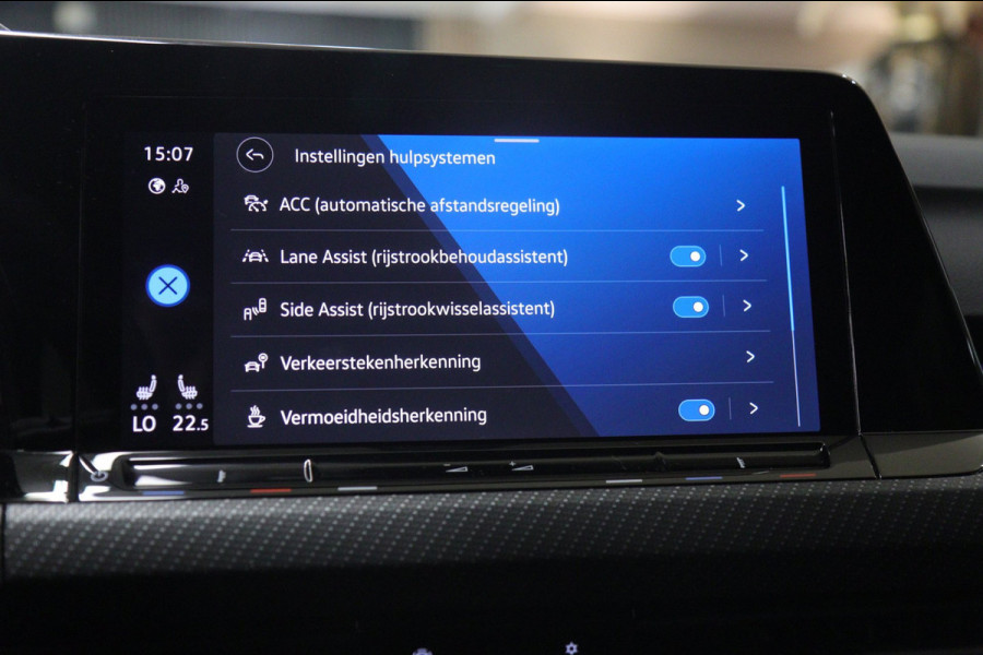 Volkswagen Golf 1.5 eTSI R-Line PANO/CAM/CARPLAY/KEYLES/IQ/ACC/VOL