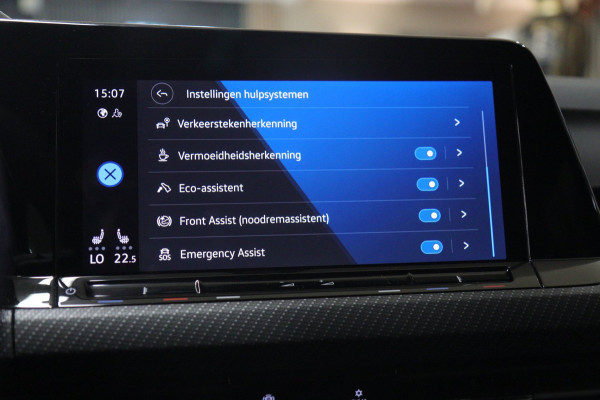 Volkswagen Golf 1.5 eTSI R-Line PANO/CAM/CARPLAY/KEYLES/IQ/ACC/VOL