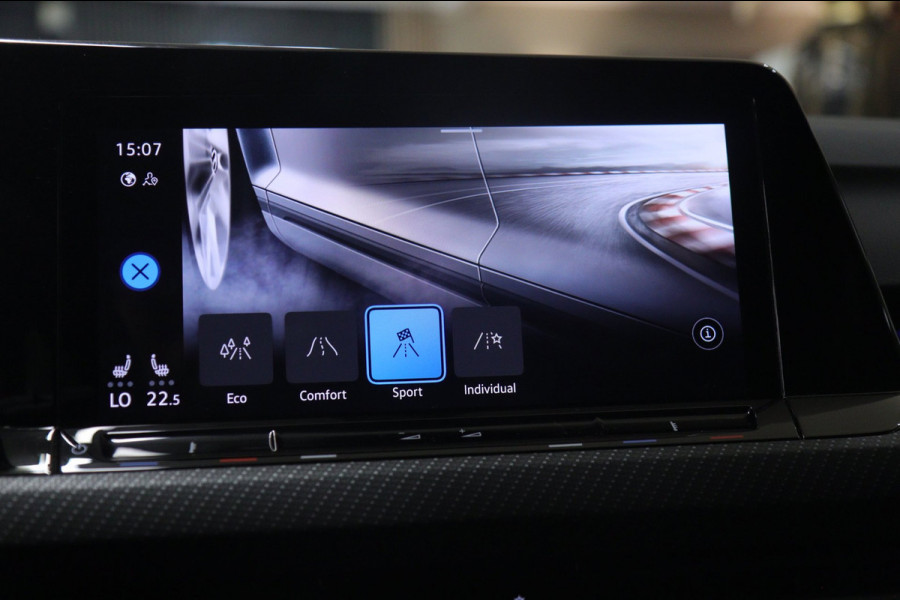 Volkswagen Golf 1.5 eTSI R-Line PANO/CAM/CARPLAY/KEYLES/IQ/ACC/VOL