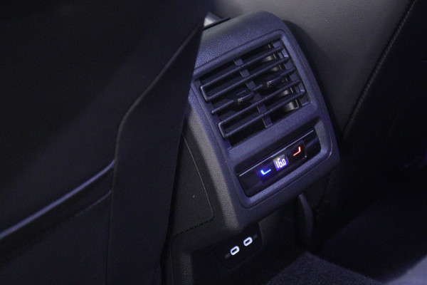 Volkswagen Golf 1.5 eTSI R-Line PANO/CAM/CARPLAY/KEYLES/IQ/ACC/VOL