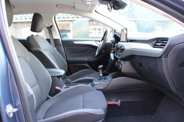 Ford FOCUS Wagon 1.0 EcoBoost Edition Business NAVI AIRCO PDC TREKHAAK 158000KM!!!