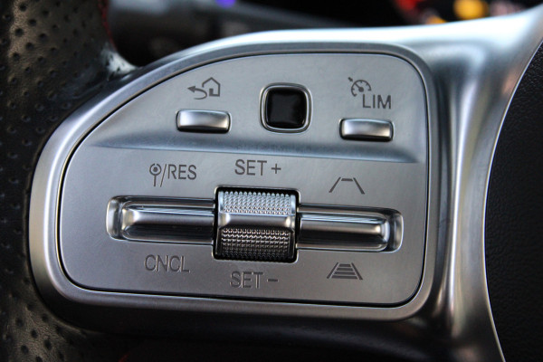 Mercedes-Benz EQB 300 4MATIC AMG Line 67 kWh SOh 97.5% PANO SFEER ILS 360CAMERA 54000KM!!!