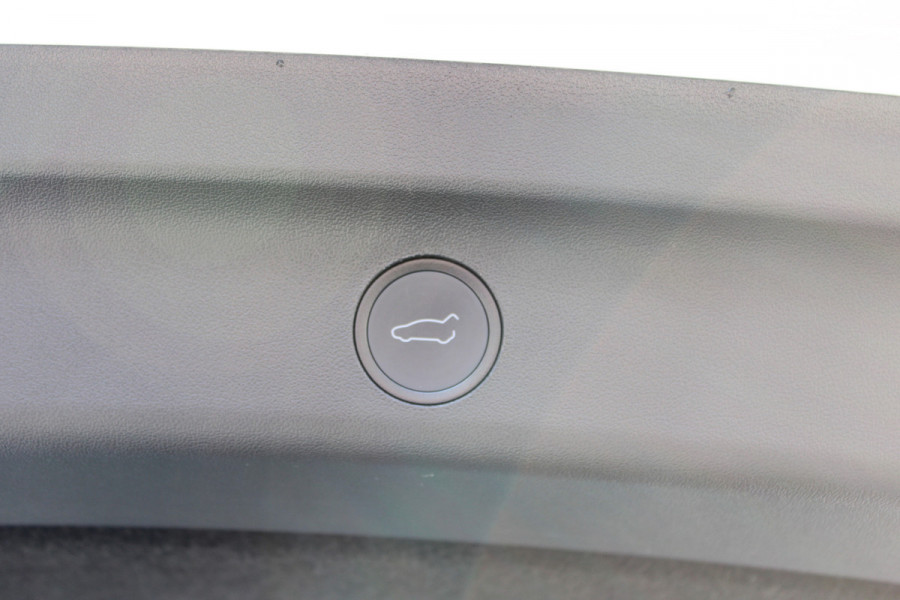 Tesla Model Y Long Range AWD 75 kWh SOh 91% PANO LEER LED 95000KM!!!
