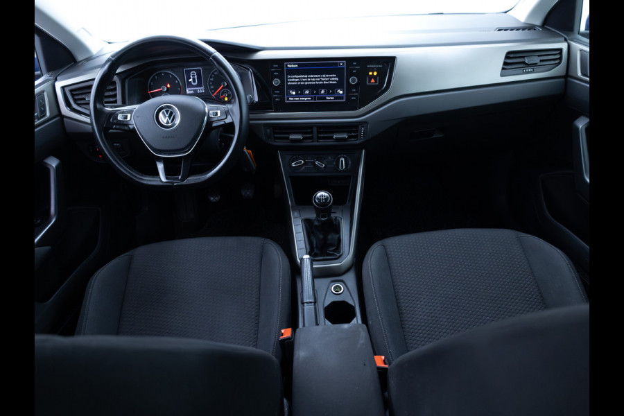 Volkswagen Polo 1.0 TSI R-Line Edition | Trekhaak | Adaptive Cruise | Stoelverwarming | Apple carplay/Android auto Airco, Camera, All-season, DAB, Privacy glas