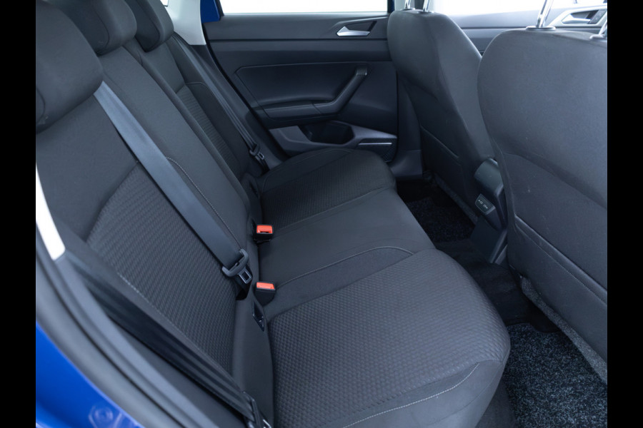 Volkswagen Polo 1.0 TSI R-Line Edition | Trekhaak | Adaptive Cruise | Stoelverwarming | Apple carplay/Android auto Airco, Camera, All-season, DAB, Privacy glas