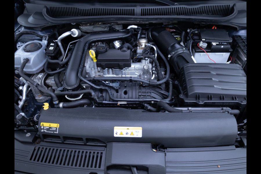 Volkswagen Polo 1.0 TSI R-Line Edition | Trekhaak | Adaptive Cruise | Stoelverwarming | Apple carplay/Android auto Airco, Camera, All-season, DAB, Privacy glas