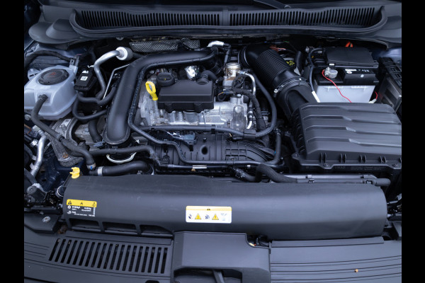 Volkswagen Polo 1.0 TSI R-Line Edition | Trekhaak | Adaptive Cruise | Stoelverwarming | Apple carplay/Android auto Airco, Camera, All-season, DAB, Privacy glas