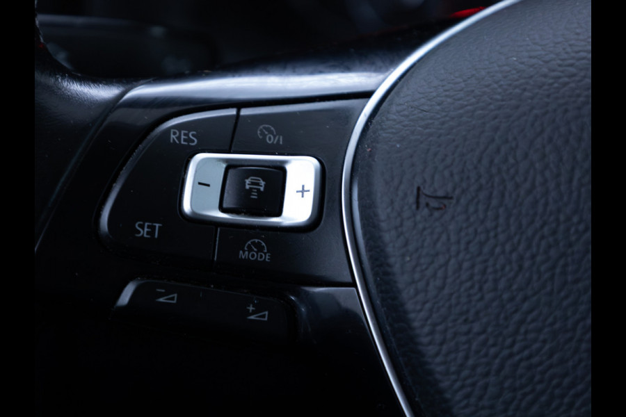 Volkswagen Polo 1.0 TSI R-Line Edition | Trekhaak | Adaptive Cruise | Stoelverwarming | Apple carplay/Android auto Airco, Camera, All-season, DAB, Privacy glas