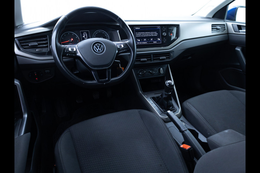 Volkswagen Polo 1.0 TSI R-Line Edition | Trekhaak | Adaptive Cruise | Stoelverwarming | Apple carplay/Android auto Airco, Camera, All-season, DAB, Privacy glas