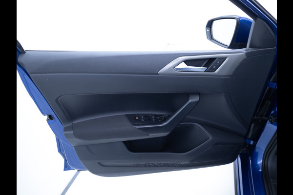 Volkswagen Polo 1.0 TSI R-Line Edition | Trekhaak | Adaptive Cruise | Stoelverwarming | Apple carplay/Android auto Airco, Camera, All-season, DAB, Privacy glas