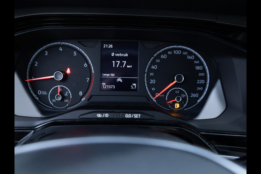 Volkswagen Polo 1.0 TSI R-Line Edition | Trekhaak | Adaptive Cruise | Stoelverwarming | Apple carplay/Android auto Airco, Camera, All-season, DAB, Privacy glas
