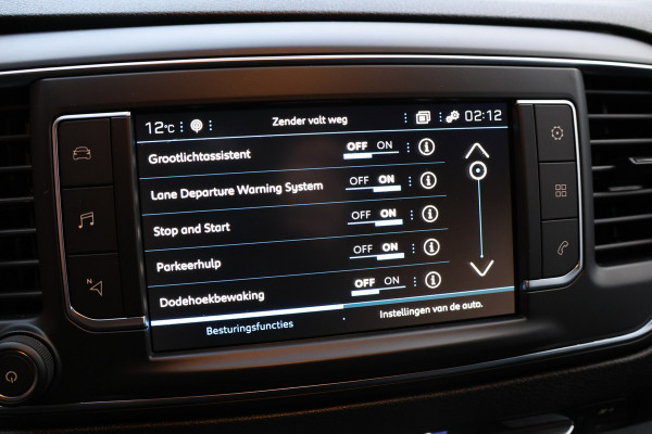 Peugeot Expert 2.0 BlueHDI 180 DC L3H1 XL | Dubbel cabine| Navigatie | CarPlay | Camera | Head-Up | Dodehoek detector | Trekhaak | F1 Flippers | Climate control | 5-Zitter | Nieuwe APK | Carpass