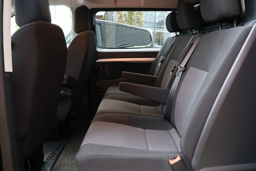 Peugeot Expert 2.0 BlueHDI 180 DC L3H1 XL | Dubbel cabine| Navigatie | CarPlay | Camera | Head-Up | Dodehoek detector | Trekhaak | F1 Flippers | Climate control | 5-Zitter | Nieuwe APK | Carpass