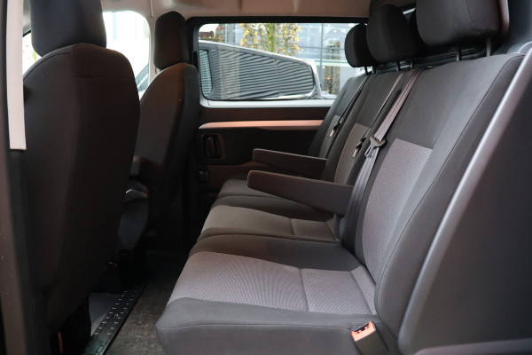 Peugeot Expert 2.0 BlueHDI 180 DC L3H1 XL | Dubbel cabine| Navigatie | CarPlay | Camera | Head-Up | Dodehoek detector | Trekhaak | F1 Flippers | Climate control | 5-Zitter | Nieuwe APK | Carpass