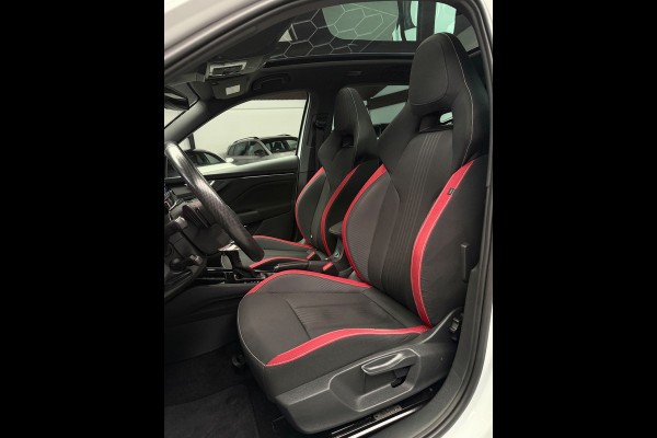 Škoda Kamiq 1.5 TSI Monte Carlo Pano CarPlay Camera