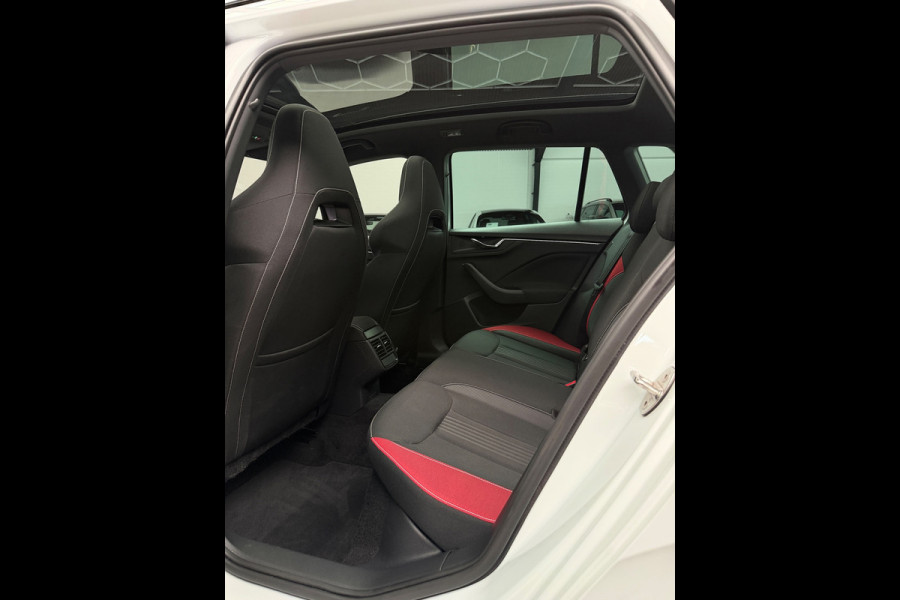 Škoda Kamiq 1.5 TSI Monte Carlo Pano CarPlay Camera