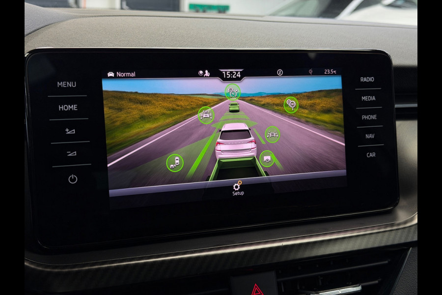 Škoda Kamiq 1.5 TSI Monte Carlo Pano CarPlay Camera