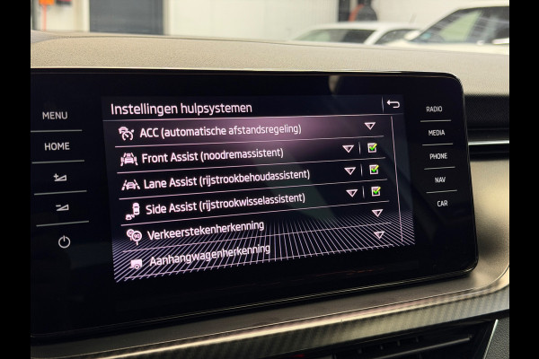 Škoda Kamiq 1.5 TSI Monte Carlo Pano CarPlay Camera