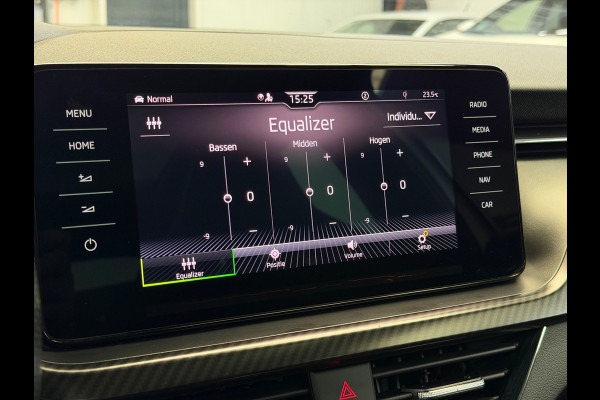 Škoda Kamiq 1.5 TSI Monte Carlo Pano CarPlay Camera