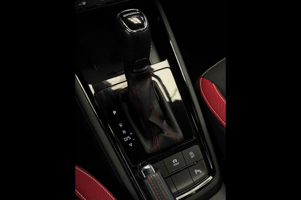 Škoda Kamiq 1.5 TSI Monte Carlo Pano CarPlay Camera