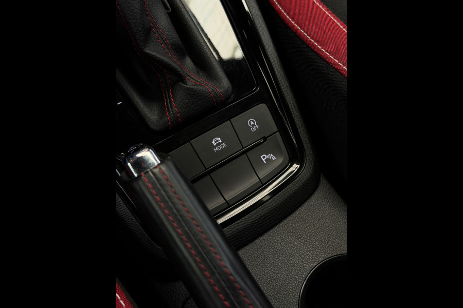 Škoda Kamiq 1.5 TSI Monte Carlo Pano CarPlay Camera