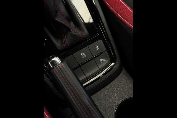 Škoda Kamiq 1.5 TSI Monte Carlo Pano CarPlay Camera