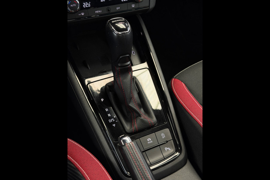 Škoda Kamiq 1.5 TSI Monte Carlo Pano CarPlay Camera