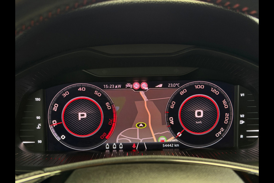Škoda Kamiq 1.5 TSI Monte Carlo Pano CarPlay Camera