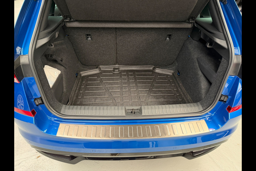 Škoda Kamiq 1.0 TSI Monte Carlo Pano Camera CarPlay
