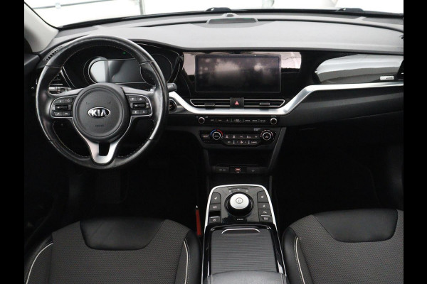 Kia e-Niro DynamicPlusLine 64 kWh | SOH 95,3% | Panoramadak | Half leder | Stuur/stoel verwarming | Adaptive cruise | Lane assist | Climate control | Carplay | Camera | Park assist | Full LED