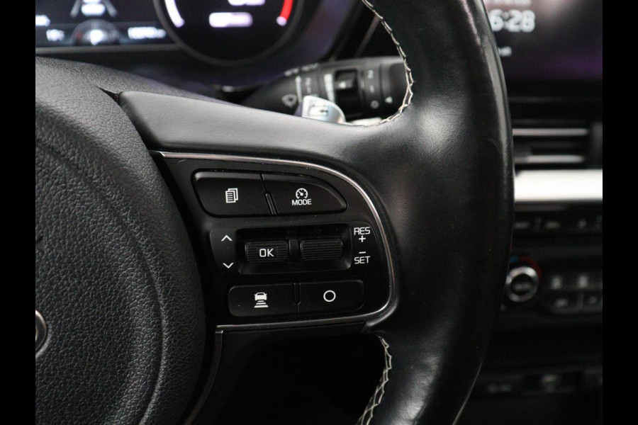 Kia e-Niro DynamicPlusLine 64 kWh | SOH 95,3% | Panoramadak | Half leder | Stuur/stoel verwarming | Adaptive cruise | Lane assist | Climate control | Carplay | Camera | Park assist | Full LED