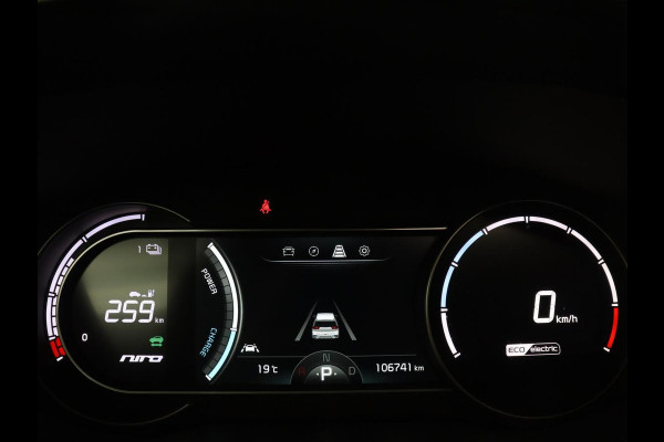 Kia e-Niro DynamicPlusLine 64 kWh | SOH 95,3% | Panoramadak | Half leder | Stuur/stoel verwarming | Adaptive cruise | Lane assist | Climate control | Carplay | Camera | Park assist | Full LED