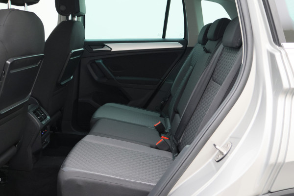 Volkswagen Tiguan 1.5 TSI Comfortline Navigatie, ACC, Apple CarPlay, Climate-/Cruise Control, PDC, 17"