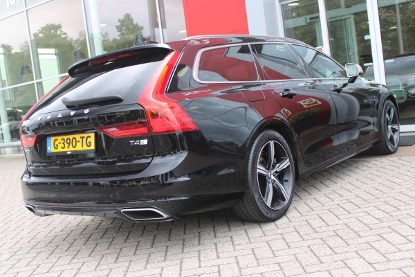 Volvo V90 2.0 T4 210PK R-DESIGN POLESTAR ENGINEERD | LUXURY LINE - PANORAMISCH SCHUIF/KANTEL DAK/HEAD-UP DISPLAY/PARK ASSIST CAMERA ACHTER/MET LEER BEKLEED DASHBOARD | PREMIUM AUDIO BY HARMAN KARDON PREMIUM AUDIO | R-DESIGN GEPERFOREERD NAPPA LEDEREN BEKLEDING MET CONTOURSTOELEN (SPORTSTOELEN) MET VERSTELBARE ZITVERLENGING | POWERSEATS -ELEKTRISCH VERSTELBARE VOORSTOELEN MET GEHEUGEN FUNCTIE OP BEIDE STOELEN | SCANDINAVIAN LINE - PARKEERVERWARMING MET TIMER (STANDKACHEL) / STOEL & STUUR VERWARMING / ACHTERBANK VERWARMING | ADAPTIVE CRUISECONTROL MET PILOT ASSIST | FULL LED KOPLA