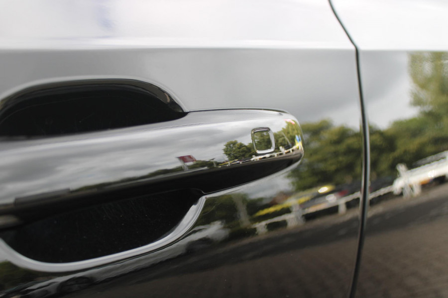 Volvo V90 2.0 T4 210PK R-DESIGN POLESTAR ENGINEERD | LUXURY LINE - PANORAMISCH SCHUIF/KANTEL DAK/HEAD-UP DISPLAY/PARK ASSIST CAMERA ACHTER/MET LEER BEKLEED DASHBOARD | PREMIUM AUDIO BY HARMAN KARDON PREMIUM AUDIO | R-DESIGN GEPERFOREERD NAPPA LEDEREN BEKLEDING MET CONTOURSTOELEN (SPORTSTOELEN) MET VERSTELBARE ZITVERLENGING | POWERSEATS -ELEKTRISCH VERSTELBARE VOORSTOELEN MET GEHEUGEN FUNCTIE OP BEIDE STOELEN | SCANDINAVIAN LINE - PARKEERVERWARMING MET TIMER (STANDKACHEL) / STOEL & STUUR VERWARMING / ACHTERBANK VERWARMING | ADAPTIVE CRUISECONTROL MET PILOT ASSIST | FULL LED KOPLA