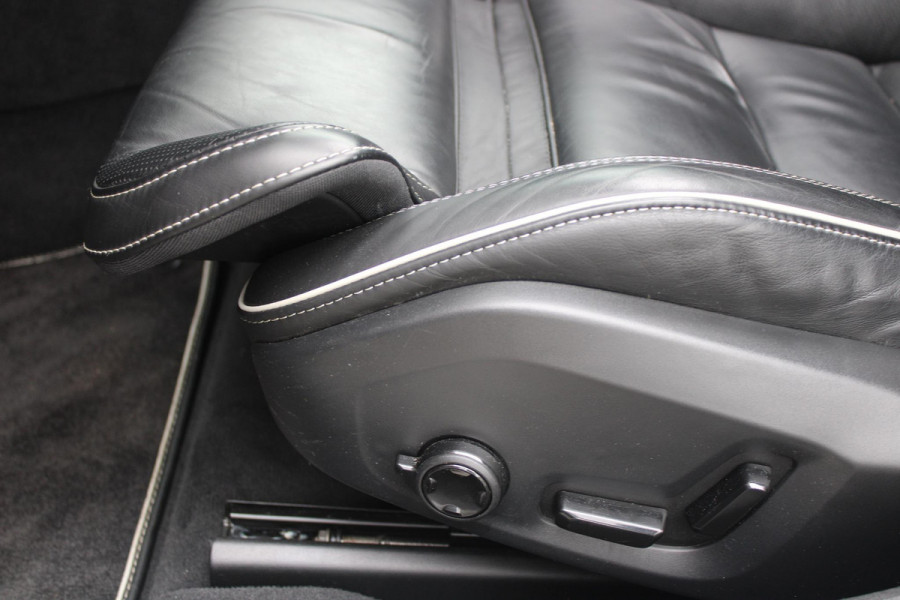 Volvo V90 2.0 T4 210PK R-DESIGN POLESTAR ENGINEERD | LUXURY LINE - PANORAMISCH SCHUIF/KANTEL DAK/HEAD-UP DISPLAY/PARK ASSIST CAMERA ACHTER/MET LEER BEKLEED DASHBOARD | PREMIUM AUDIO BY HARMAN KARDON PREMIUM AUDIO | R-DESIGN GEPERFOREERD NAPPA LEDEREN BEKLEDING MET CONTOURSTOELEN (SPORTSTOELEN) MET VERSTELBARE ZITVERLENGING | POWERSEATS -ELEKTRISCH VERSTELBARE VOORSTOELEN MET GEHEUGEN FUNCTIE OP BEIDE STOELEN | SCANDINAVIAN LINE - PARKEERVERWARMING MET TIMER (STANDKACHEL) / STOEL & STUUR VERWARMING / ACHTERBANK VERWARMING | ADAPTIVE CRUISECONTROL MET PILOT ASSIST | FULL LED KOPLA