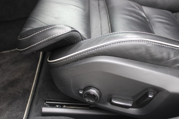 Volvo V90 2.0 T4 210PK R-DESIGN POLESTAR ENGINEERD | LUXURY LINE - PANORAMISCH SCHUIF/KANTEL DAK/HEAD-UP DISPLAY/PARK ASSIST CAMERA ACHTER/MET LEER BEKLEED DASHBOARD | PREMIUM AUDIO BY HARMAN KARDON PREMIUM AUDIO | R-DESIGN GEPERFOREERD NAPPA LEDEREN BEKLEDING MET CONTOURSTOELEN (SPORTSTOELEN) MET VERSTELBARE ZITVERLENGING | POWERSEATS -ELEKTRISCH VERSTELBARE VOORSTOELEN MET GEHEUGEN FUNCTIE OP BEIDE STOELEN | SCANDINAVIAN LINE - PARKEERVERWARMING MET TIMER (STANDKACHEL) / STOEL & STUUR VERWARMING / ACHTERBANK VERWARMING | ADAPTIVE CRUISECONTROL MET PILOT ASSIST | FULL LED KOPLA