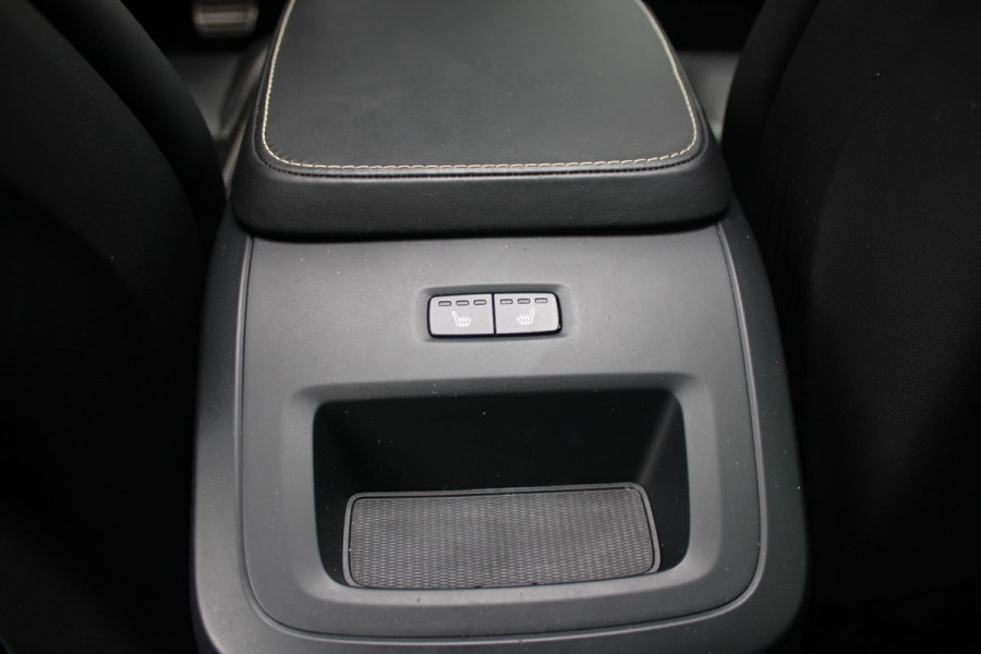 Volvo V90 2.0 T4 210PK R-DESIGN POLESTAR ENGINEERD | LUXURY LINE - PANORAMISCH SCHUIF/KANTEL DAK/HEAD-UP DISPLAY/PARK ASSIST CAMERA ACHTER/MET LEER BEKLEED DASHBOARD | PREMIUM AUDIO BY HARMAN KARDON PREMIUM AUDIO | R-DESIGN GEPERFOREERD NAPPA LEDEREN BEKLEDING MET CONTOURSTOELEN (SPORTSTOELEN) MET VERSTELBARE ZITVERLENGING | POWERSEATS -ELEKTRISCH VERSTELBARE VOORSTOELEN MET GEHEUGEN FUNCTIE OP BEIDE STOELEN | SCANDINAVIAN LINE - PARKEERVERWARMING MET TIMER (STANDKACHEL) / STOEL & STUUR VERWARMING / ACHTERBANK VERWARMING | ADAPTIVE CRUISECONTROL MET PILOT ASSIST | FULL LED KOPLA