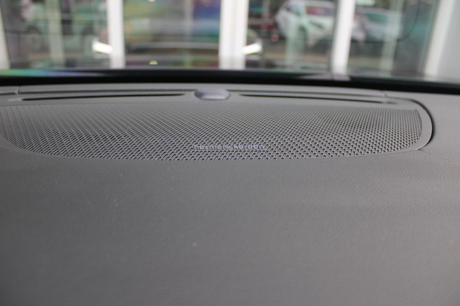 Volvo V90 2.0 T4 210PK R-DESIGN POLESTAR ENGINEERD | LUXURY LINE - PANORAMISCH SCHUIF/KANTEL DAK/HEAD-UP DISPLAY/PARK ASSIST CAMERA ACHTER/MET LEER BEKLEED DASHBOARD | PREMIUM AUDIO BY HARMAN KARDON PREMIUM AUDIO | R-DESIGN GEPERFOREERD NAPPA LEDEREN BEKLEDING MET CONTOURSTOELEN (SPORTSTOELEN) MET VERSTELBARE ZITVERLENGING | POWERSEATS -ELEKTRISCH VERSTELBARE VOORSTOELEN MET GEHEUGEN FUNCTIE OP BEIDE STOELEN | SCANDINAVIAN LINE - PARKEERVERWARMING MET TIMER (STANDKACHEL) / STOEL & STUUR VERWARMING / ACHTERBANK VERWARMING | ADAPTIVE CRUISECONTROL MET PILOT ASSIST | FULL LED KOPLA