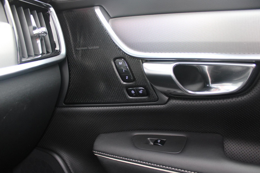 Volvo V90 2.0 T4 210PK R-DESIGN POLESTAR ENGINEERD | LUXURY LINE - PANORAMISCH SCHUIF/KANTEL DAK/HEAD-UP DISPLAY/PARK ASSIST CAMERA ACHTER/MET LEER BEKLEED DASHBOARD | PREMIUM AUDIO BY HARMAN KARDON PREMIUM AUDIO | R-DESIGN GEPERFOREERD NAPPA LEDEREN BEKLEDING MET CONTOURSTOELEN (SPORTSTOELEN) MET VERSTELBARE ZITVERLENGING | POWERSEATS -ELEKTRISCH VERSTELBARE VOORSTOELEN MET GEHEUGEN FUNCTIE OP BEIDE STOELEN | SCANDINAVIAN LINE - PARKEERVERWARMING MET TIMER (STANDKACHEL) / STOEL & STUUR VERWARMING / ACHTERBANK VERWARMING | ADAPTIVE CRUISECONTROL MET PILOT ASSIST | FULL LED KOPLA