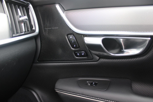 Volvo V90 2.0 T4 210PK R-DESIGN POLESTAR ENGINEERD | LUXURY LINE - PANORAMISCH SCHUIF/KANTEL DAK/HEAD-UP DISPLAY/PARK ASSIST CAMERA ACHTER/MET LEER BEKLEED DASHBOARD | PREMIUM AUDIO BY HARMAN KARDON PREMIUM AUDIO | R-DESIGN GEPERFOREERD NAPPA LEDEREN BEKLEDING MET CONTOURSTOELEN (SPORTSTOELEN) MET VERSTELBARE ZITVERLENGING | POWERSEATS -ELEKTRISCH VERSTELBARE VOORSTOELEN MET GEHEUGEN FUNCTIE OP BEIDE STOELEN | SCANDINAVIAN LINE - PARKEERVERWARMING MET TIMER (STANDKACHEL) / STOEL & STUUR VERWARMING / ACHTERBANK VERWARMING | ADAPTIVE CRUISECONTROL MET PILOT ASSIST | FULL LED KOPLA
