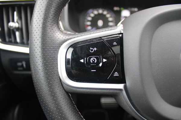 Volvo V90 2.0 T4 210PK R-DESIGN POLESTAR ENGINEERD | LUXURY LINE - PANORAMISCH SCHUIF/KANTEL DAK/HEAD-UP DISPLAY/PARK ASSIST CAMERA ACHTER/MET LEER BEKLEED DASHBOARD | PREMIUM AUDIO BY HARMAN KARDON PREMIUM AUDIO | R-DESIGN GEPERFOREERD NAPPA LEDEREN BEKLEDING MET CONTOURSTOELEN (SPORTSTOELEN) MET VERSTELBARE ZITVERLENGING | POWERSEATS -ELEKTRISCH VERSTELBARE VOORSTOELEN MET GEHEUGEN FUNCTIE OP BEIDE STOELEN | SCANDINAVIAN LINE - PARKEERVERWARMING MET TIMER (STANDKACHEL) / STOEL & STUUR VERWARMING / ACHTERBANK VERWARMING | ADAPTIVE CRUISECONTROL MET PILOT ASSIST | FULL LED KOPLA