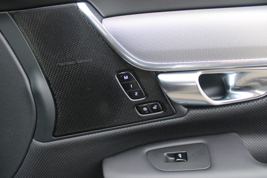 Volvo V90 2.0 T4 210PK R-DESIGN POLESTAR ENGINEERD | LUXURY LINE - PANORAMISCH SCHUIF/KANTEL DAK/HEAD-UP DISPLAY/PARK ASSIST CAMERA ACHTER/MET LEER BEKLEED DASHBOARD | PREMIUM AUDIO BY HARMAN KARDON PREMIUM AUDIO | R-DESIGN GEPERFOREERD NAPPA LEDEREN BEKLEDING MET CONTOURSTOELEN (SPORTSTOELEN) MET VERSTELBARE ZITVERLENGING | POWERSEATS -ELEKTRISCH VERSTELBARE VOORSTOELEN MET GEHEUGEN FUNCTIE OP BEIDE STOELEN | SCANDINAVIAN LINE - PARKEERVERWARMING MET TIMER (STANDKACHEL) / STOEL & STUUR VERWARMING / ACHTERBANK VERWARMING | ADAPTIVE CRUISECONTROL MET PILOT ASSIST | FULL LED KOPLA