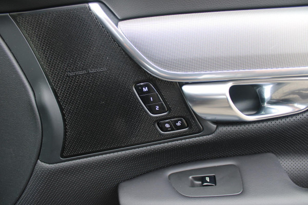Volvo V90 2.0 T4 210PK R-DESIGN POLESTAR ENGINEERD | LUXURY LINE - PANORAMISCH SCHUIF/KANTEL DAK/HEAD-UP DISPLAY/PARK ASSIST CAMERA ACHTER/MET LEER BEKLEED DASHBOARD | PREMIUM AUDIO BY HARMAN KARDON PREMIUM AUDIO | R-DESIGN GEPERFOREERD NAPPA LEDEREN BEKLEDING MET CONTOURSTOELEN (SPORTSTOELEN) MET VERSTELBARE ZITVERLENGING | POWERSEATS -ELEKTRISCH VERSTELBARE VOORSTOELEN MET GEHEUGEN FUNCTIE OP BEIDE STOELEN | SCANDINAVIAN LINE - PARKEERVERWARMING MET TIMER (STANDKACHEL) / STOEL & STUUR VERWARMING / ACHTERBANK VERWARMING | ADAPTIVE CRUISECONTROL MET PILOT ASSIST | FULL LED KOPLA