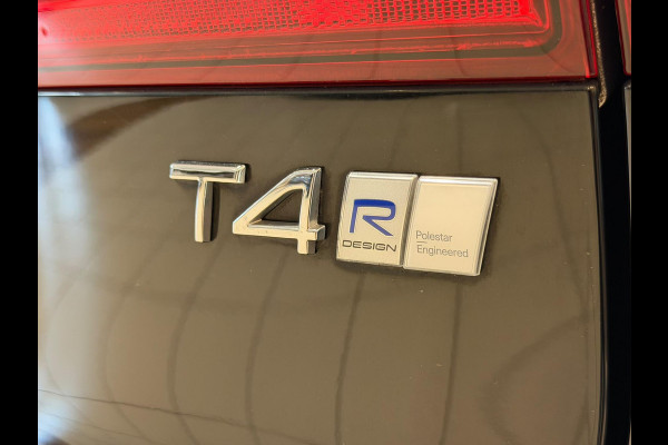 Volvo V90 2.0 T4 210PK R-DESIGN POLESTAR ENGINEERD | LUXURY LINE - PANORAMISCH SCHUIF/KANTEL DAK/HEAD-UP DISPLAY/PARK ASSIST CAMERA ACHTER/MET LEER BEKLEED DASHBOARD | PREMIUM AUDIO BY HARMAN KARDON PREMIUM AUDIO | R-DESIGN GEPERFOREERD NAPPA LEDEREN BEKLEDING MET CONTOURSTOELEN (SPORTSTOELEN) MET VERSTELBARE ZITVERLENGING | POWERSEATS -ELEKTRISCH VERSTELBARE VOORSTOELEN MET GEHEUGEN FUNCTIE OP BEIDE STOELEN | SCANDINAVIAN LINE - PARKEERVERWARMING MET TIMER (STANDKACHEL) / STOEL & STUUR VERWARMING / ACHTERBANK VERWARMING | ADAPTIVE CRUISECONTROL MET PILOT ASSIST | FULL LED KOPLA