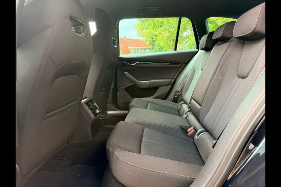 Škoda Octavia Combi 1.0 e-TSI Sport Business | DSG | CarPlay | Trekhaak | Luxe!